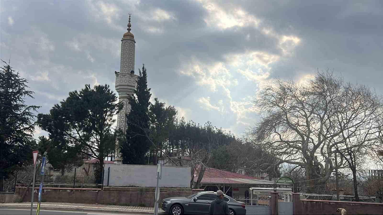 ezanla birlikte uluyan kopek dikkat cekti 3 swNErWC2