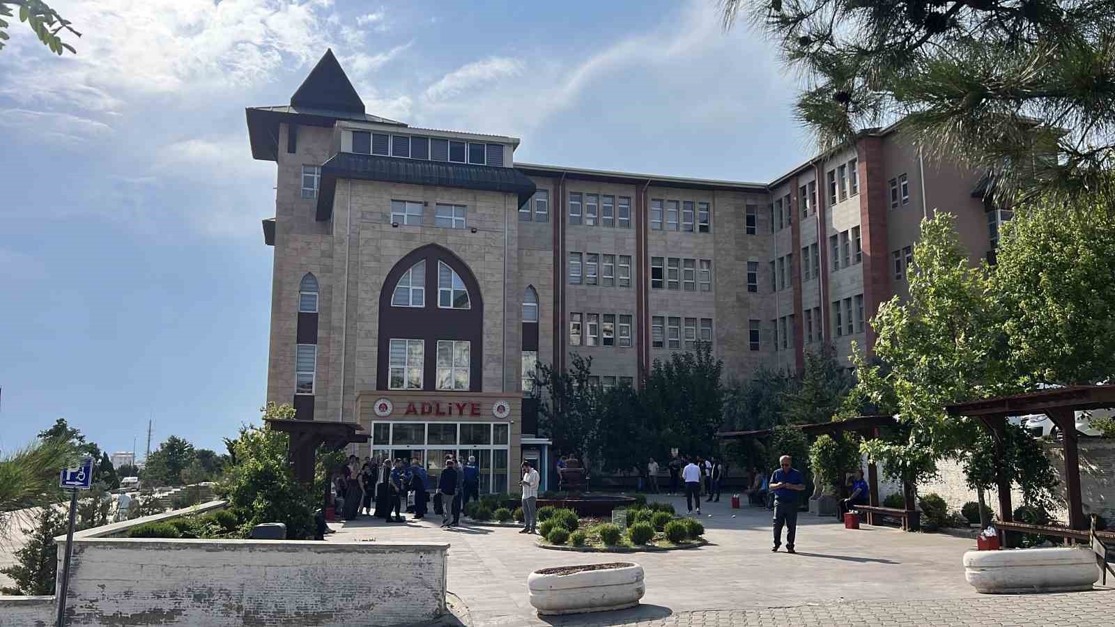 Ezgi Apartmanı davasında Avukat Şen: "Bilirkişi kişi raporlarını dikkate almayacaksak niye istedik" 4 ezgi apartmani davasinda avukat sen bilirkisi kisi raporlarini dikkate almayacaksak niye istedik 0 a7fjPlbL