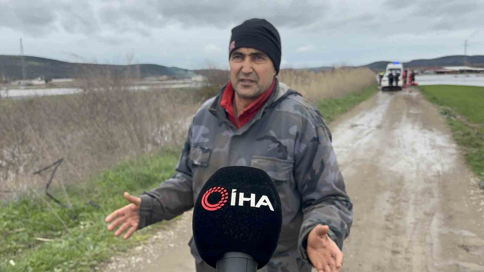 ezinede menderes cayi tasti kislada hayvanlariyla mahsur kalan adam kurtarildi 3 JwkyfStE