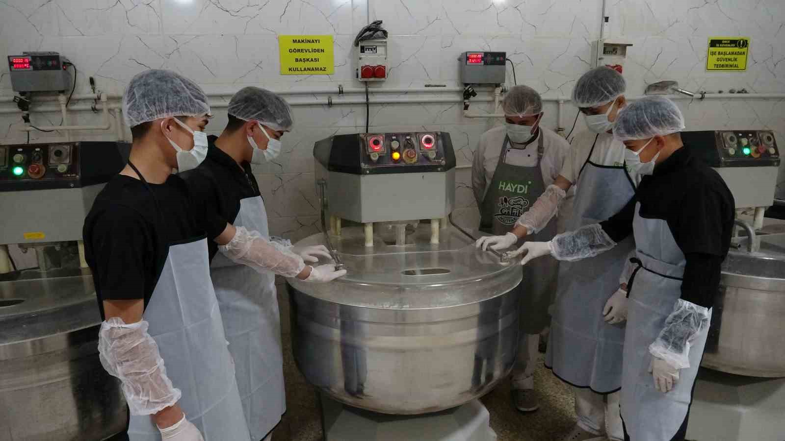 fabrika gibi calisan lisenin yillik cirosu 15 milyon 1 XkVu9bNU