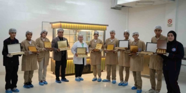 fabrika-gibi-okulda-cikolata-uretiminden-yilda-3-milyon-tllik-ciro-p11Sj2s7.jpg