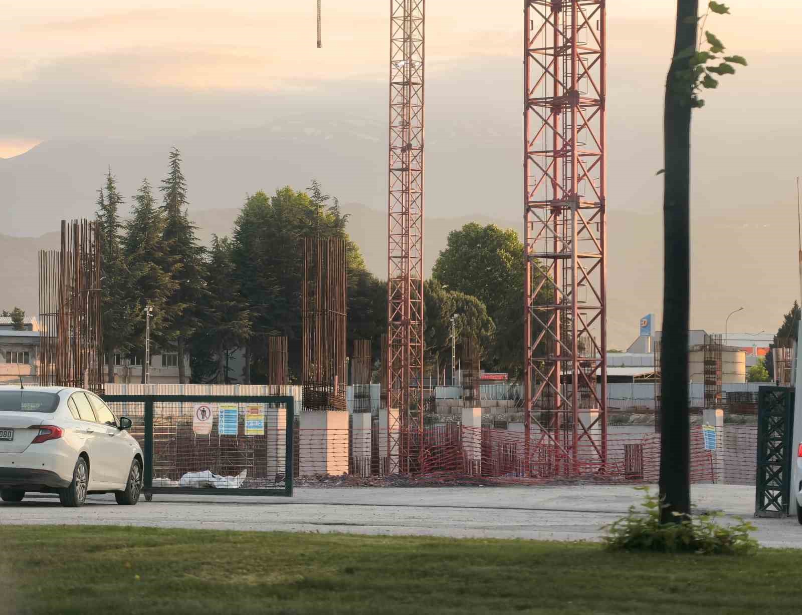 Fabrika inşaatında iş kazası: 1 yaralı 4 fabrika insaatinda is kazasi 1 yarali 0 JSFXjLRv
