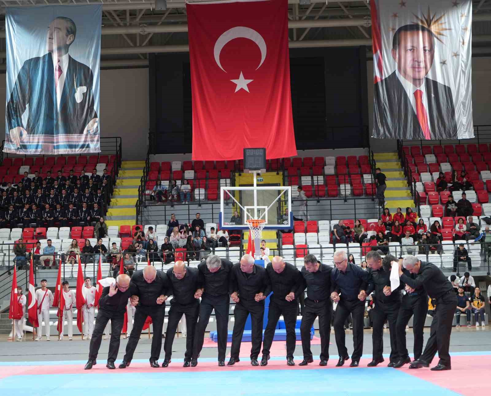 fabrika iscisinin futbol yetenegi dakikalarca topu yere dusurmeden sov yapti 7 jHVNY2gL