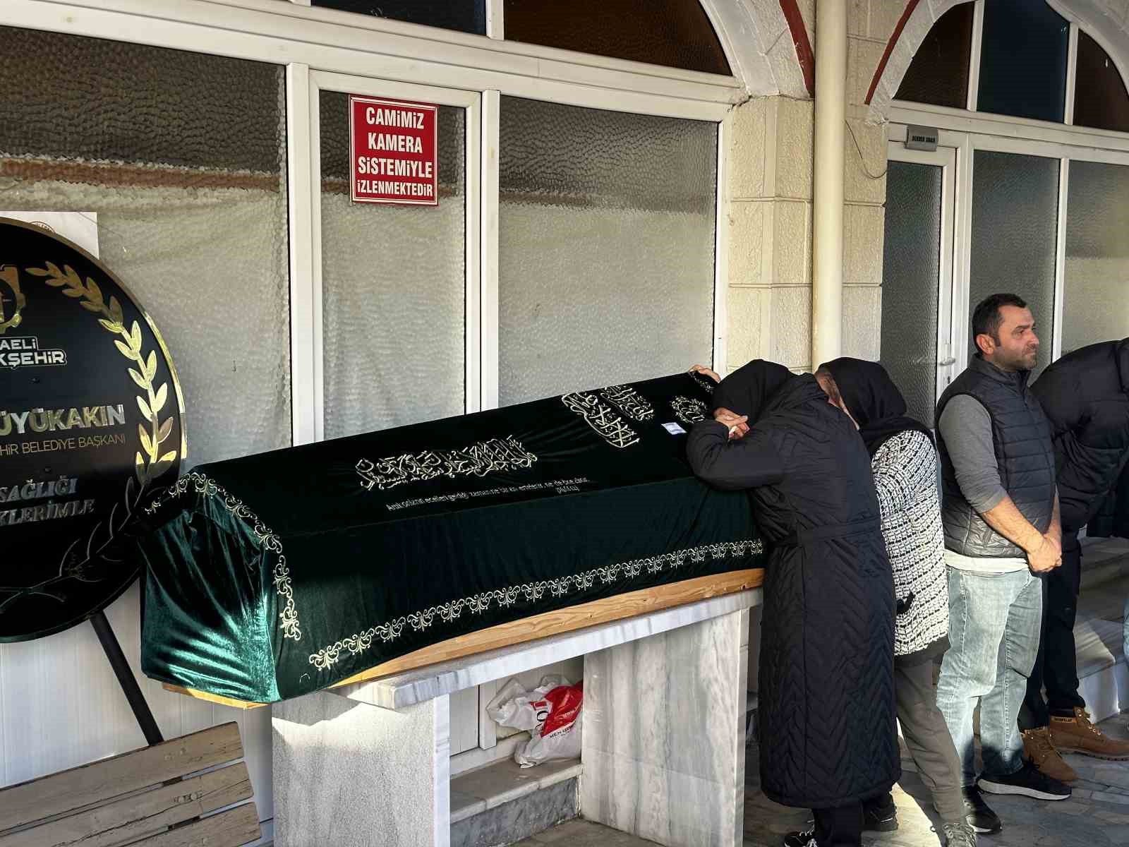 fabrika yangininda agir yaralanmisti hastanede hayatini kaybeden yildiz son yolculuguna ugurlandi 0