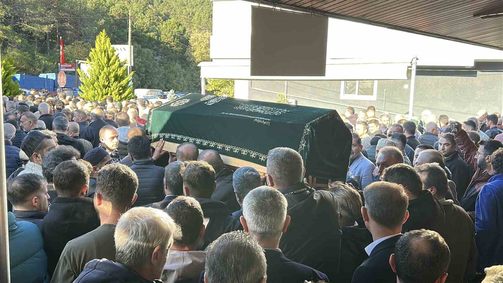 fabrika yangininda agir yaralanmisti hastanede hayatini kaybeden yildiz son yolculuguna ugurlandi 2 2OYiVIFW