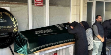fabrika-yangininda-agir-yaralanmisti-hastanede-hayatini-kaybeden-yildiz-son-yolculuguna-ugurlandi-AxLYaYc7.jpg