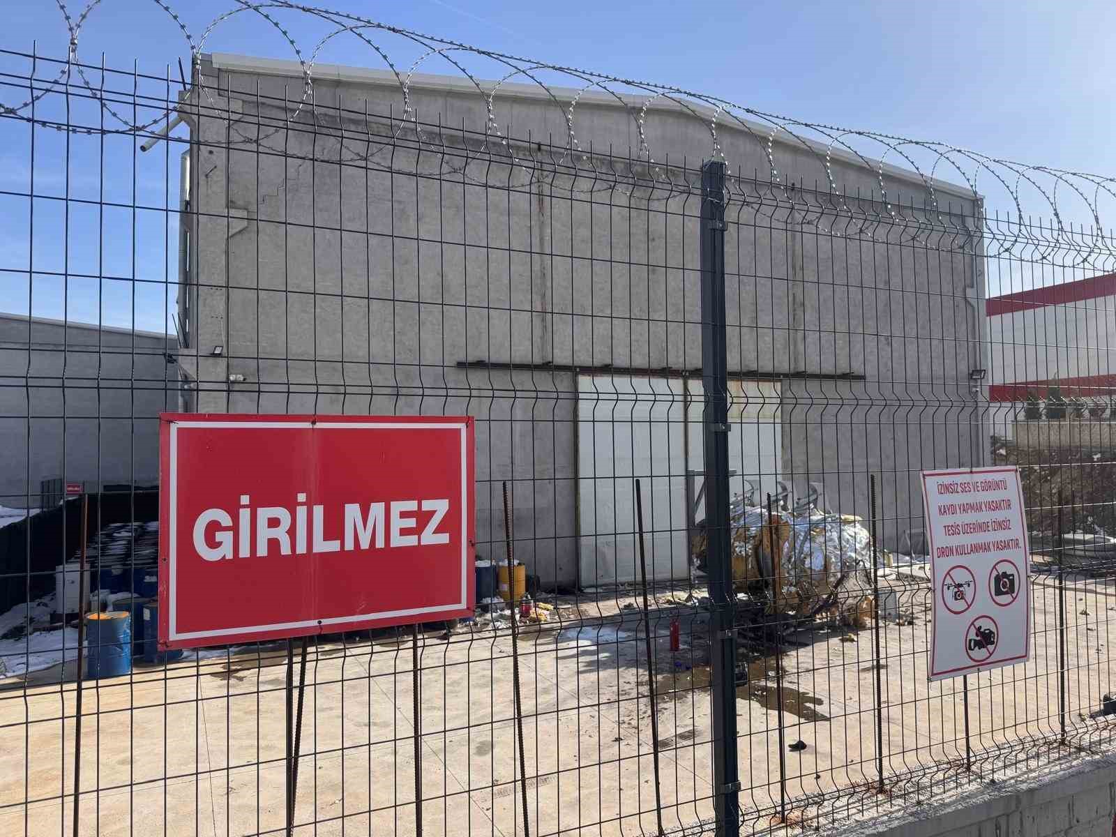 fabrikada gaz tanki patladi 4 isci yaralandi 0