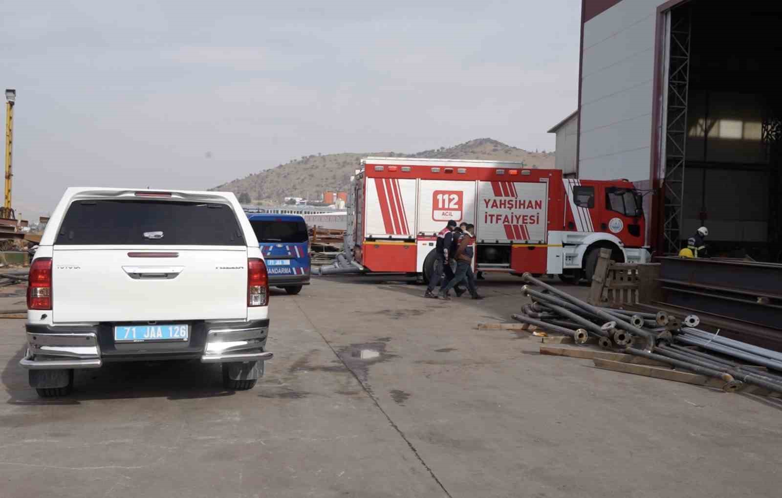 Fabrikada iş kazası: 3 tonluk sacın altında kalan 2 işçi öldü 7 fabrikada is kazasi 3 tonluk sacin altinda kalan 2 isci oldu 3 9VB7Kz6M