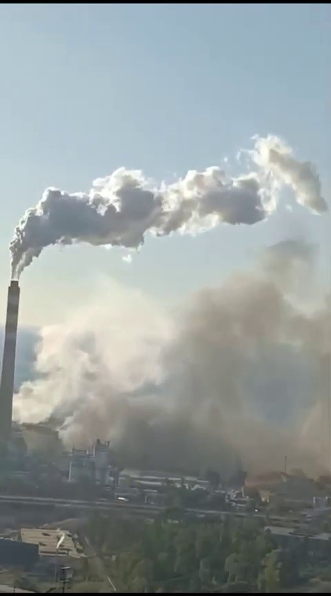fabrikada yasanan patlamayla yukselen duman panige neden oldu 1 GB7FZmZM