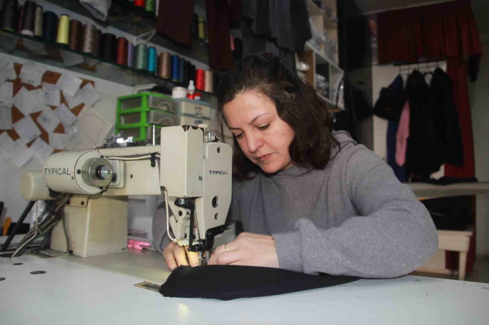fabrikalarin atik kumaslarini satin alip 20 dakikada kiyafet uretiyor 4 GN9uJhKC