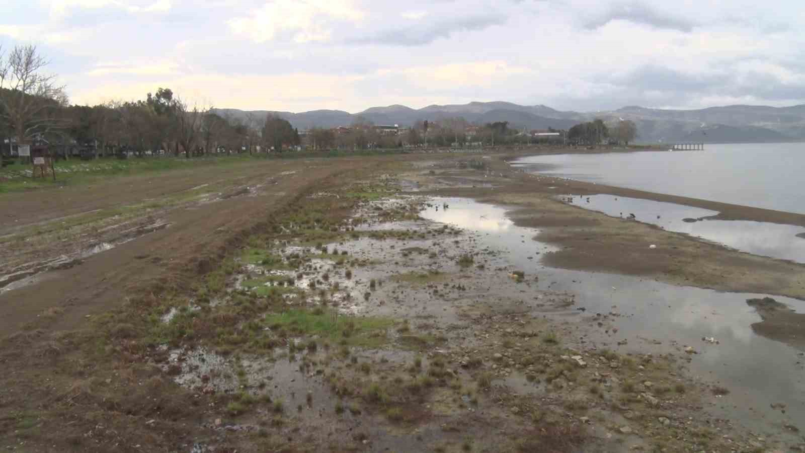 fabrikalarin tonlarca su cektigi iznik golu 200 metre cekildi 1 ZedEhsy3