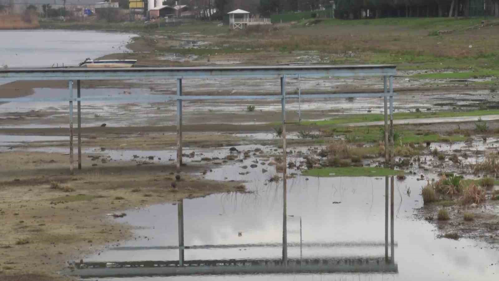 fabrikalarin tonlarca su cektigi iznik golu 200 metre cekildi 3 mfkwpdV8