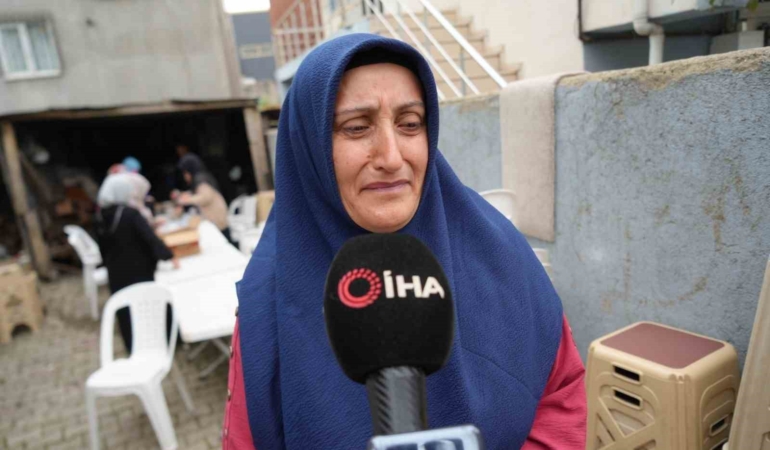 facia-ani-komsular-ustumu-sondursun-diye-kendimi-disari-attim-7BDeaheu.jpg