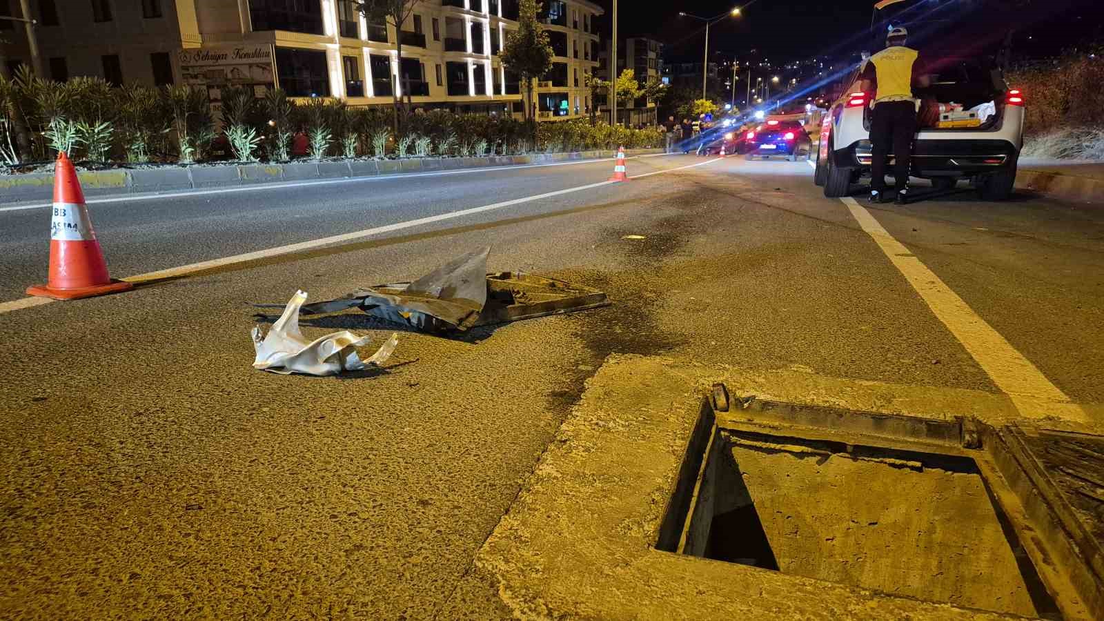 faciadan donuldu acik rogar kapagina carpan otomobil metrelerce suruklendi 1 GydwrfTd