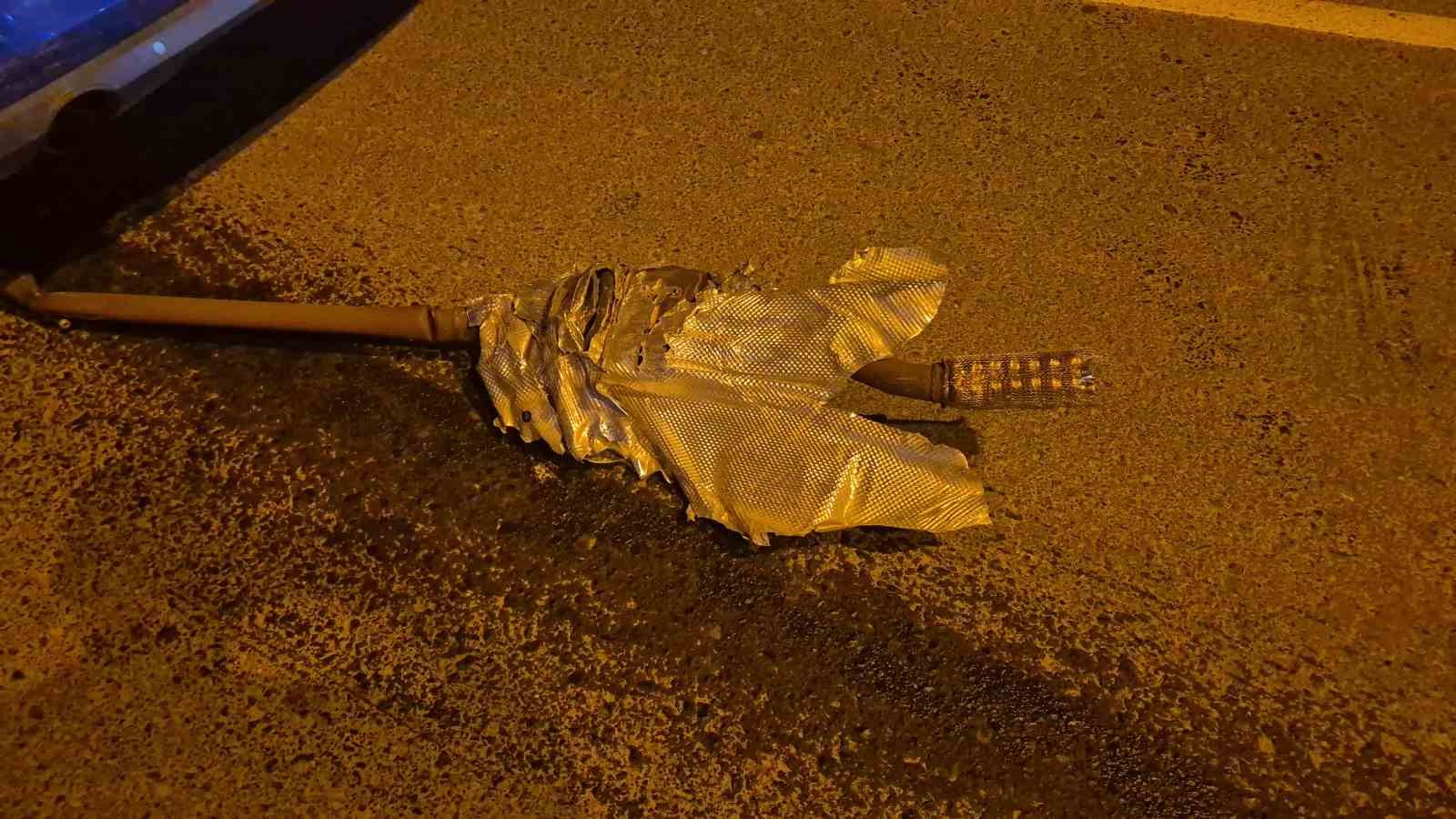 faciadan donuldu acik rogar kapagina carpan otomobil metrelerce suruklendi 3 sGNDg61W