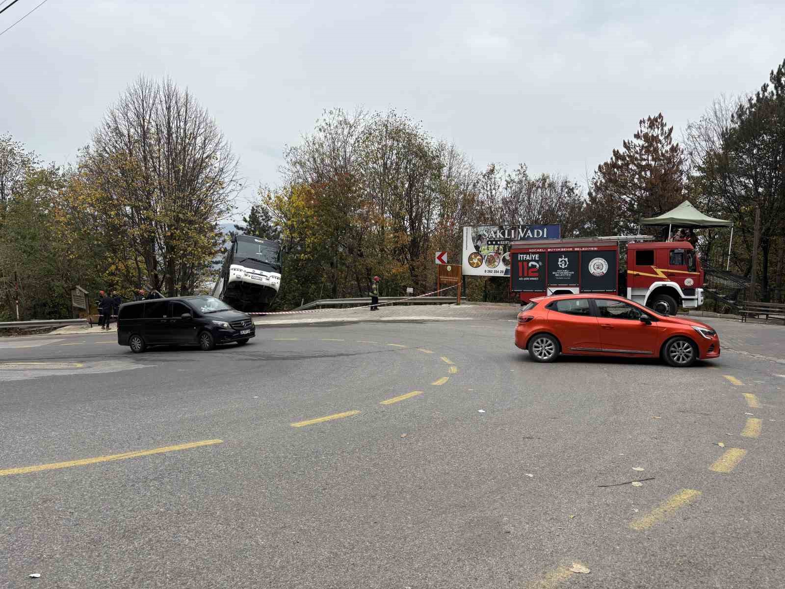 facianin esiginden donuldu tur otobusu sarampole dustu 1 bpS1BfeO