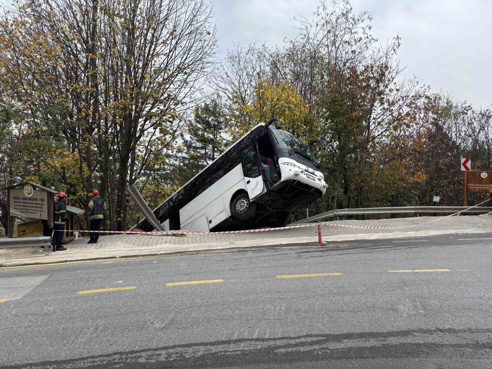 facianin esiginden donuldu tur otobusu sarampole dustu 2 ad1IrCTi