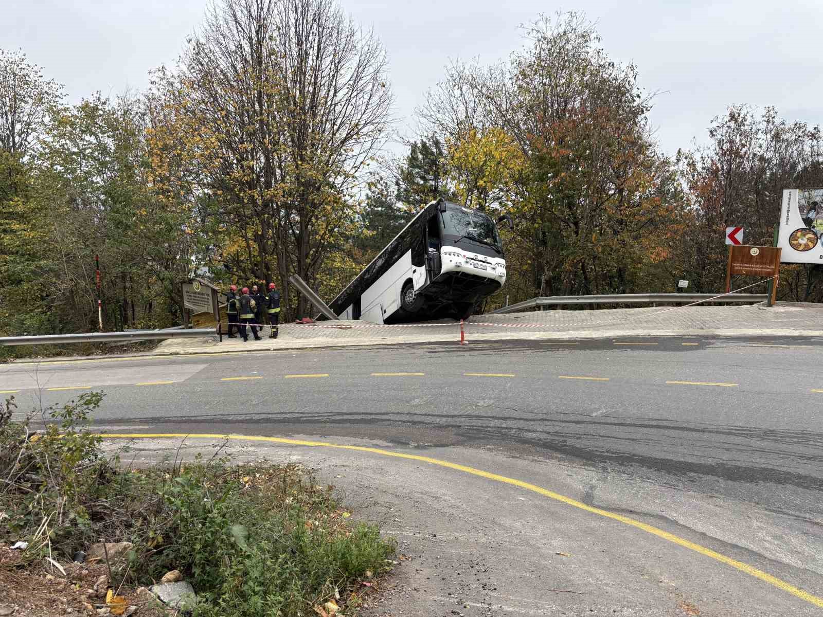 facianin esiginden donuldu tur otobusu sarampole dustu 3 tNaWD2L9
