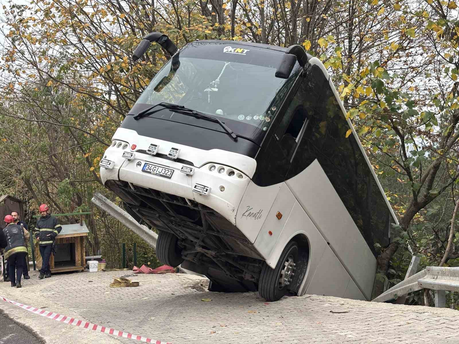 facianin esiginden donuldu tur otobusu sarampole dustu 4 X1QdpmuF