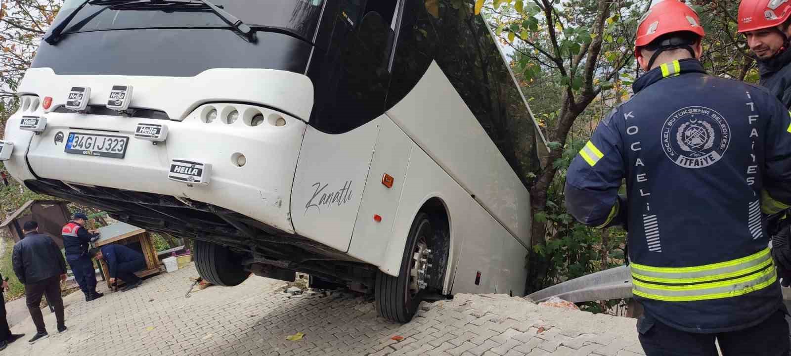 facianin esiginden donuldu tur otobusu sarampole dustu 6