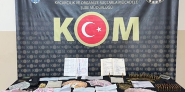 faizle-para-vererek-kumar-bagimlilarini-borc-batagina-dusuren-tefecilere-operasyon-FxdGn7qF.jpg