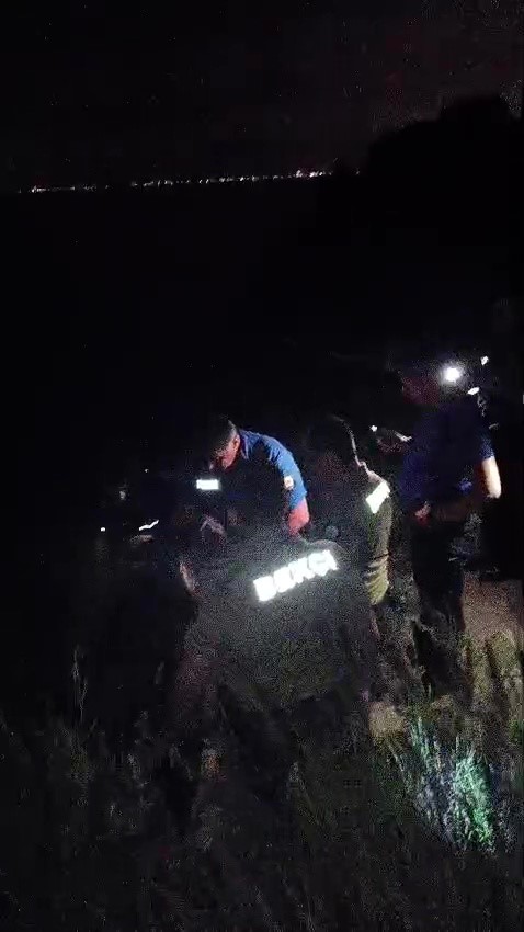 falezlerden duserek mahsur kaldi kendisini kurtaran ekiplerden ozur diledi 1 lSF3A1mX