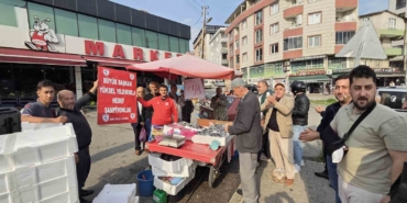 fanatik-balikci-cildirdi-hamsiyi-25-tlden-satti-QP3KalnY.jpg