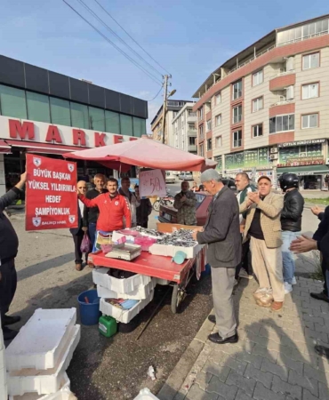 fanatik-balikci-cildirdi-hamsiyi-25-tlden-satti-QP3KalnY.jpg