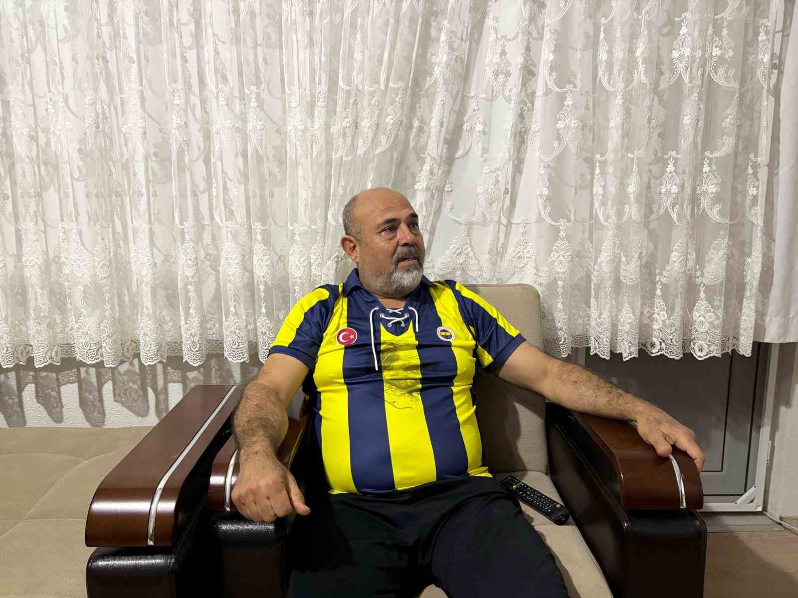 fanatik ureticinin kante sevgisi domatesleri topladigi kasaya bile onun adini yazdirdi 1