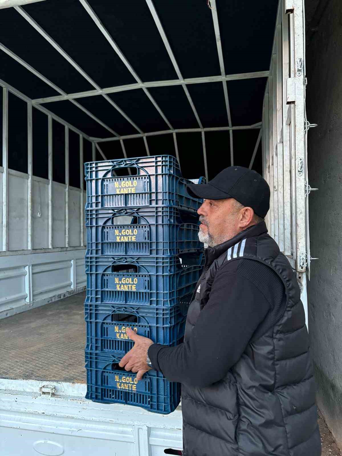 fanatik ureticinin kante sevgisi domatesleri topladigi kasaya bile onun adini yazdirdi 3 XwmfRXDA