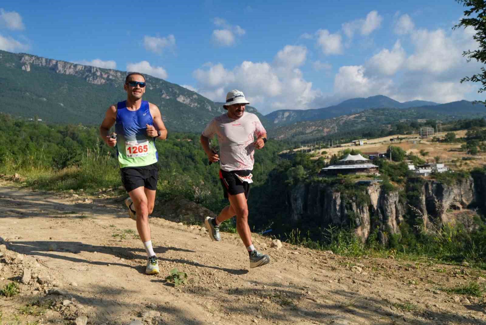 farkli ulkelerden sporcular safranbolunun tarihi sokaklarinda yarisiyor 0 6BKi4BGA