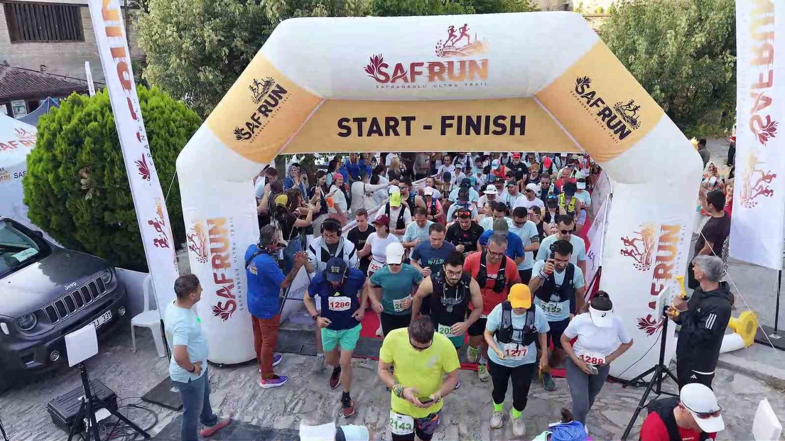 farkli ulkelerden sporcular safranbolunun tarihi sokaklarinda yarisiyor 3 KUIhJPXT