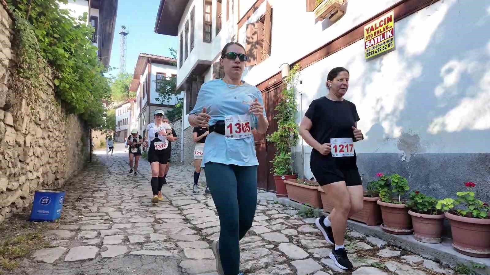 farkli ulkelerden sporcular safranbolunun tarihi sokaklarinda yarisiyor 5 cMKtSRNu