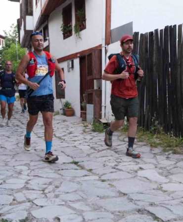 farkli-ulkelerden-sporcular-safranbolunun-tarihi-sokaklarinda-yarisiyor-u9MMvTRT.jpg
