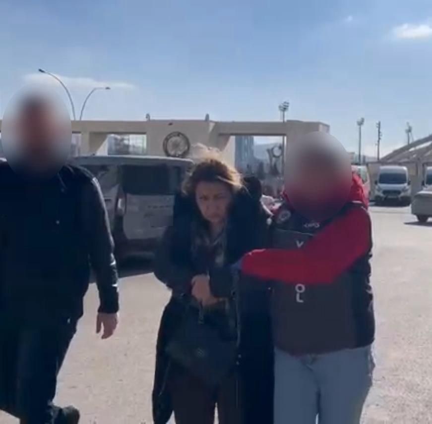 farkli unvanlarla vatandaslari dolandiran kadin tutuklandi 0 XeWwnLE7