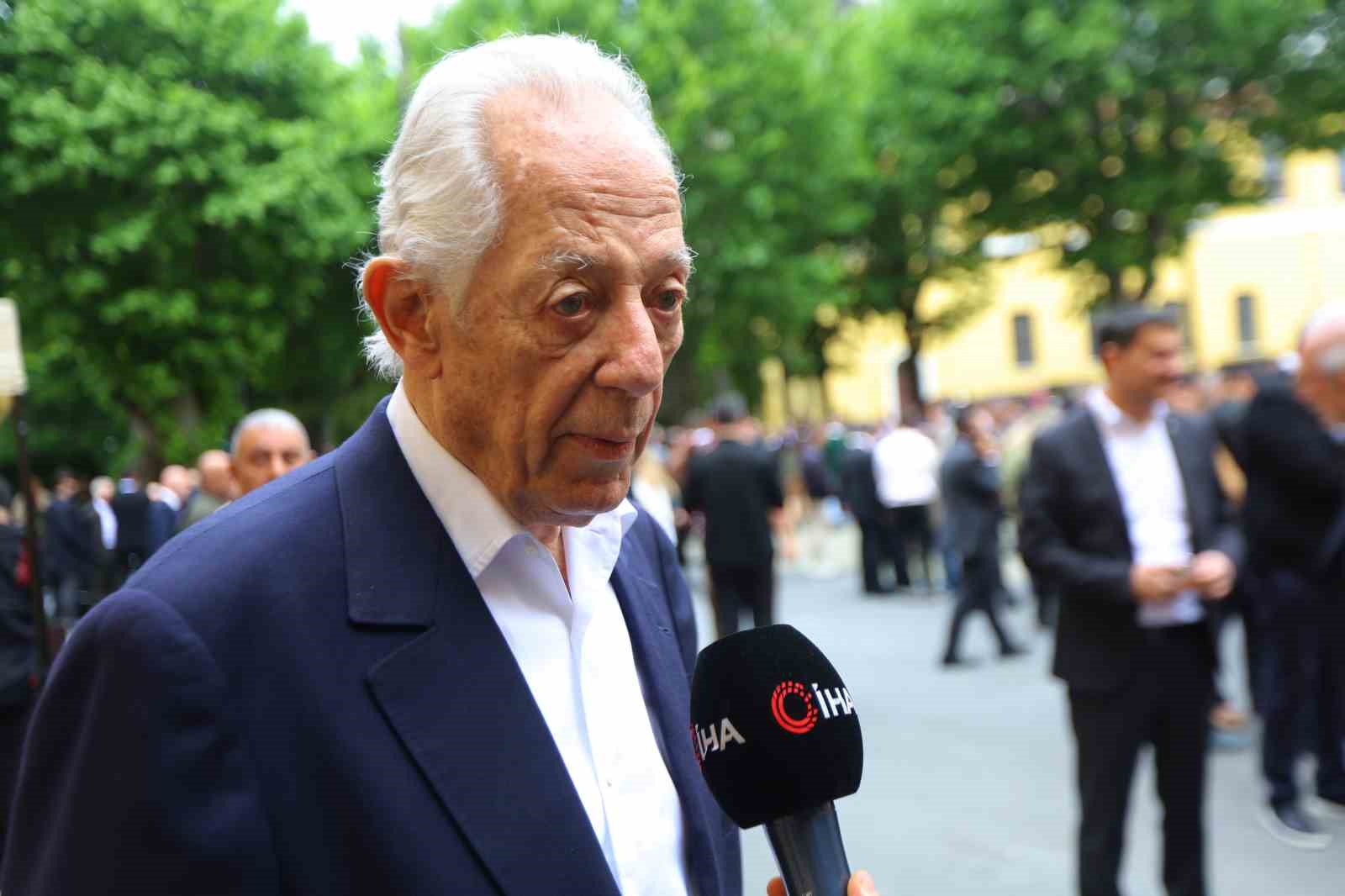faruk suren dursun ozbeke destek olmamiz yardimci olmaya calismamiz lazim 0 EcQVnS1e