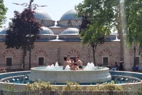 Siirt’te evine giren yılanı eliyle yakaladı 2 thumbnail