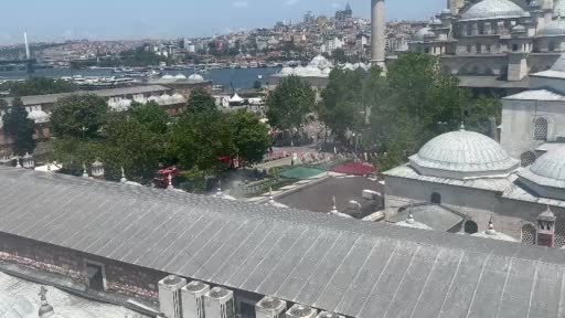 fatih-eminonunde-bulunan-bir-is-yerinde-yangin-cikti-7HUxSKa8.jpg