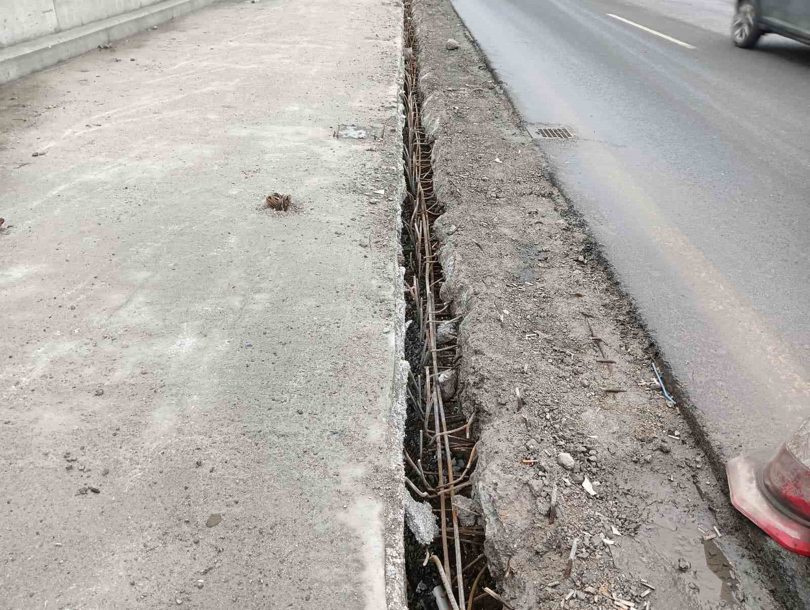 fatih koprusundeki acik insaat alani ana arterdeki trafigi tehlikeye sokuyor 1 87VWQtSR