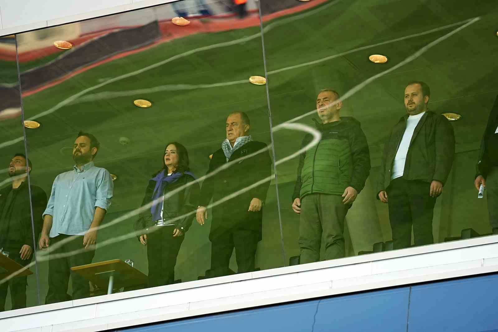 fatih terim levent sahini ilk macinda yalniz birakmadi 0