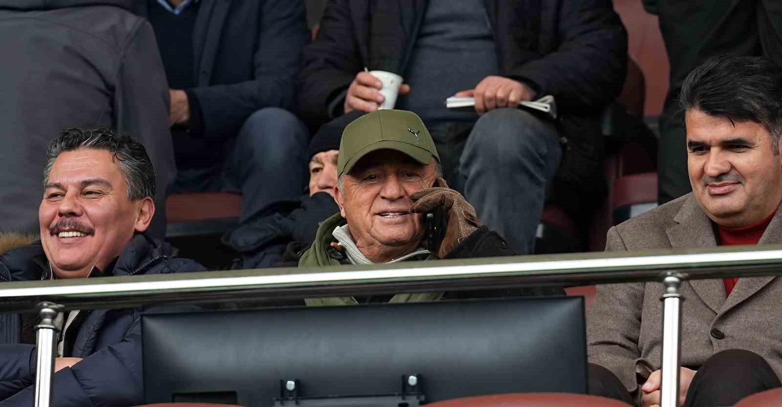 fatih terim sariyer bodrum fk macini tribunden izledi 0 8f7thG3j