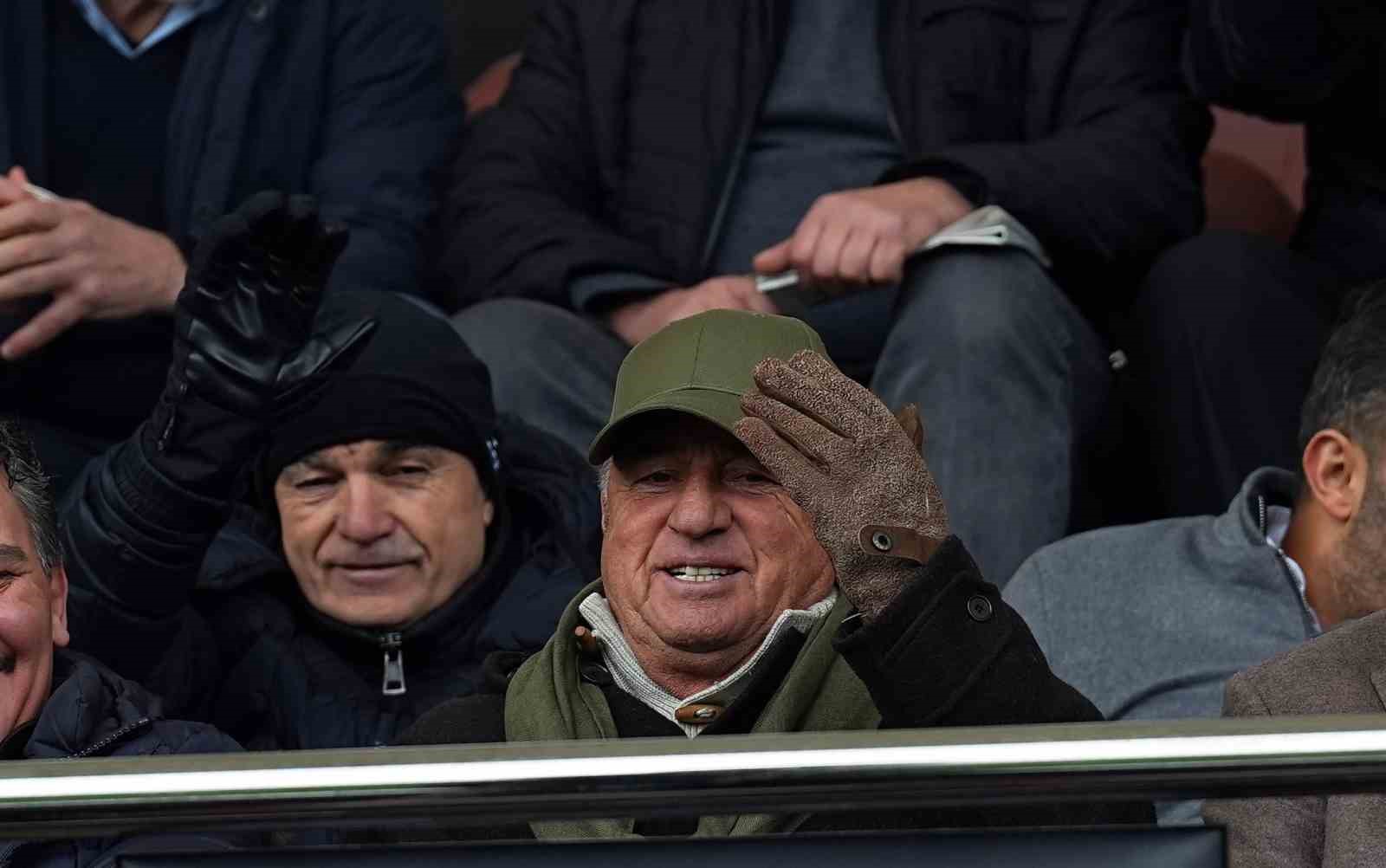 fatih terim sariyer bodrum fk macini tribunden izledi 2 K5fhGtY6