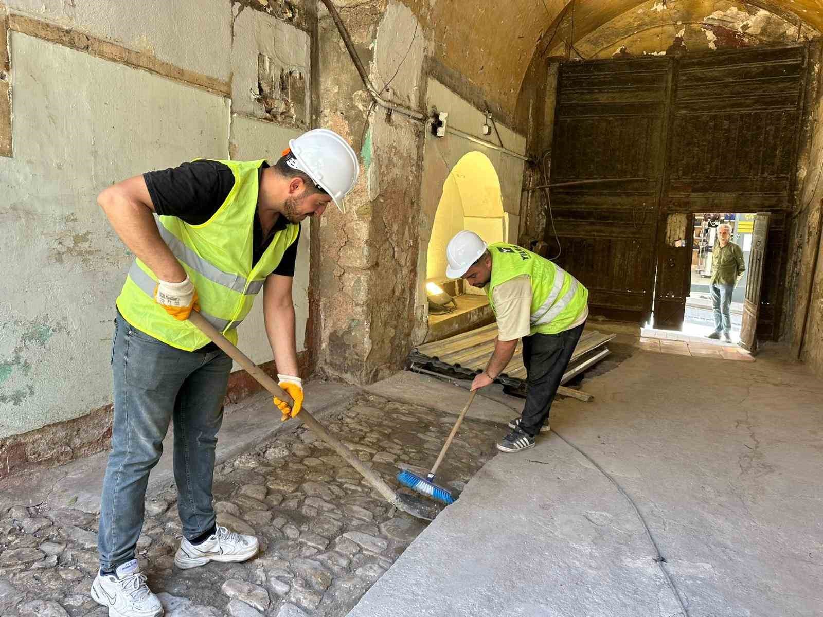 Fatih’in tarihi hafızası Şekerci Han yeniden ayağa kaldırılıyor, çalışmaların 2029’da bitmesi hedefleniyor 15 fatihin tarihi hafizasi sekerci han yeniden ayaga kaldiriliyor calismalarin 2029da bitmesi hedefleniyor 11 DtBTu4Qu