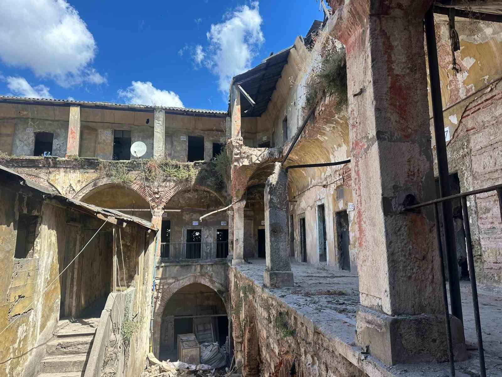 Fatih’in tarihi hafızası Şekerci Han yeniden ayağa kaldırılıyor, çalışmaların 2029’da bitmesi hedefleniyor 12 fatihin tarihi hafizasi sekerci han yeniden ayaga kaldiriliyor calismalarin 2029da bitmesi hedefleniyor 8 rOrOlk7O