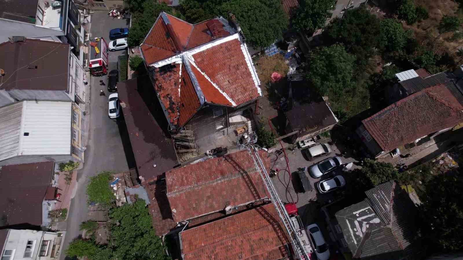 fatihte 2 katli tarihi ahsap binada yangin 0 jANzlnq9