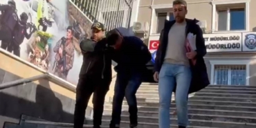 fatihte-3-kisinin-cantasini-calan-hirsiz-kamerada-AgXhVqwx.jpg