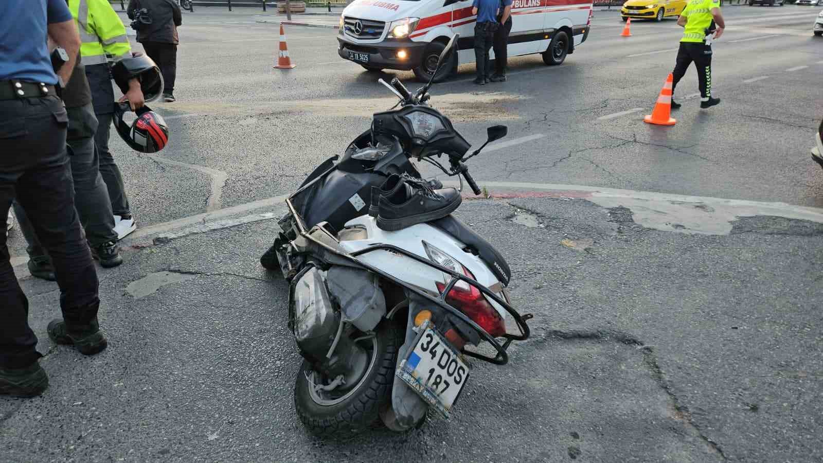 Fatih’te 3 motosiklet birbirine girdi: 1’i ağır 5 yaralı 10 fatihte 3 motosiklet birbirine girdi 1i agir 5 yarali 6 DRJMWZAN