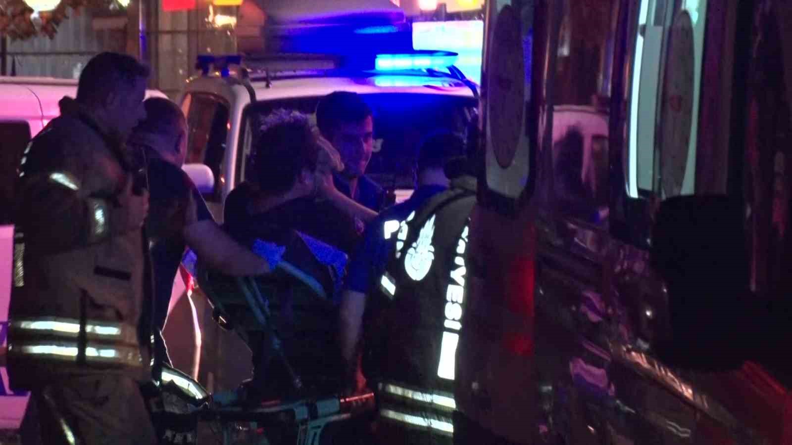 Fatih’te 4 katlı binada çıkan yangında bir itfaiye eri yaralandı 4 fatihte 4 katli binada cikan yanginda bir itfaiye eri yaralandi 0 eVTPTuJL