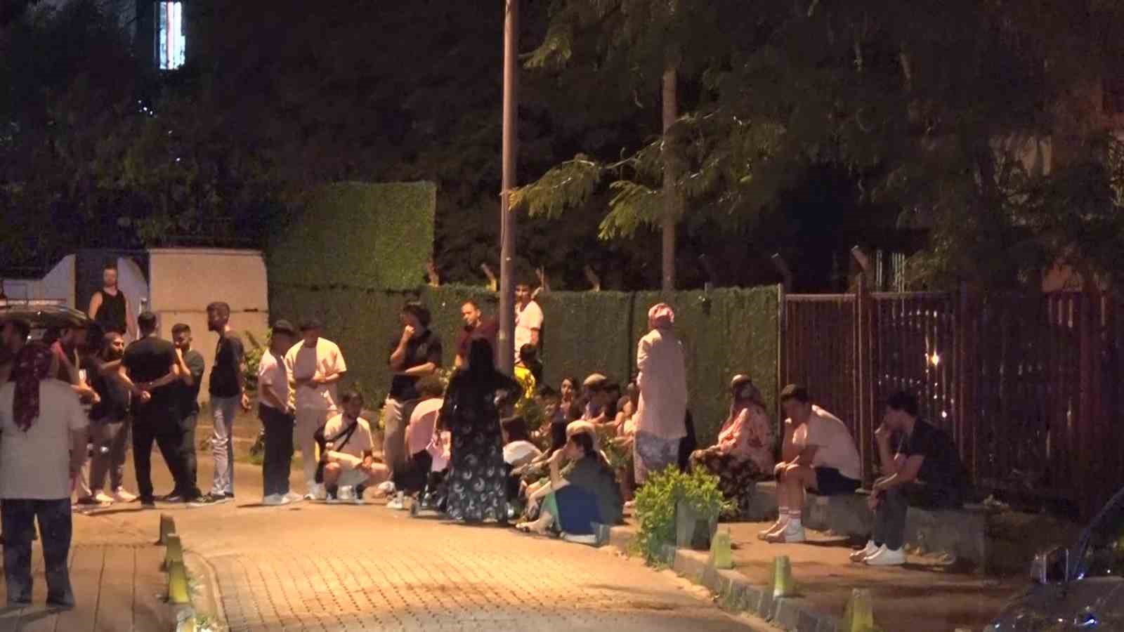 Fatih’te 4 katlı binada çıkan yangında bir itfaiye eri yaralandı 7 fatihte 4 katli binada cikan yanginda bir itfaiye eri yaralandi 3 M8hf1uy2