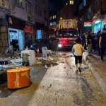 fatihte-4-katli-binanin-catisindan-dusen-parcalardan-2-kisi-son-anda-kurtuldu-o-anlar-kvIsgiXO.jpg